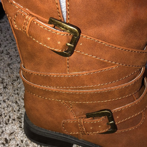 TAN BOOTS - Picture 8 of 8